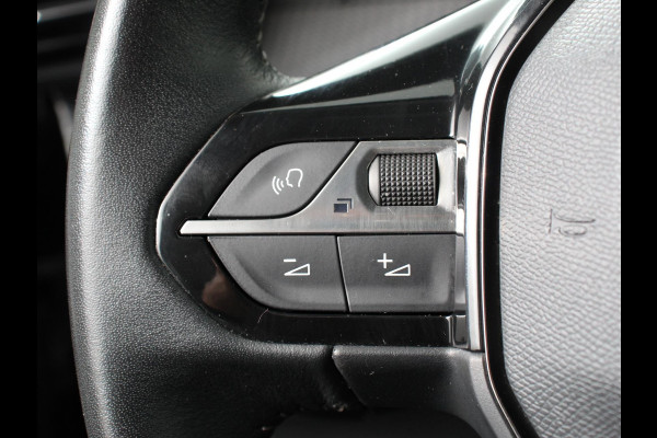 Peugeot e-2008 EV Allure 50 kWh Climate control Navigatie Cruise control LED Parkeersensoren voor + achter Apple Carplay/ Android Auto