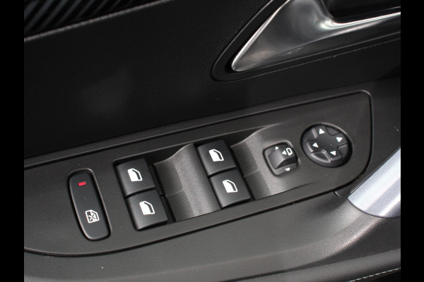 Peugeot e-2008 EV Allure 50 kWh Climate control Navigatie Cruise control LED Parkeersensoren voor + achter Apple Carplay/ Android Auto