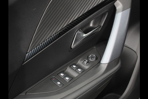 Peugeot e-2008 EV Allure 50 kWh Climate control Navigatie Cruise control LED Parkeersensoren voor + achter Apple Carplay/ Android Auto