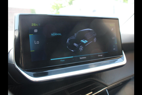 Peugeot e-2008 EV Allure 50 kWh Climate control Navigatie Cruise control LED Parkeersensoren voor + achter Apple Carplay/ Android Auto