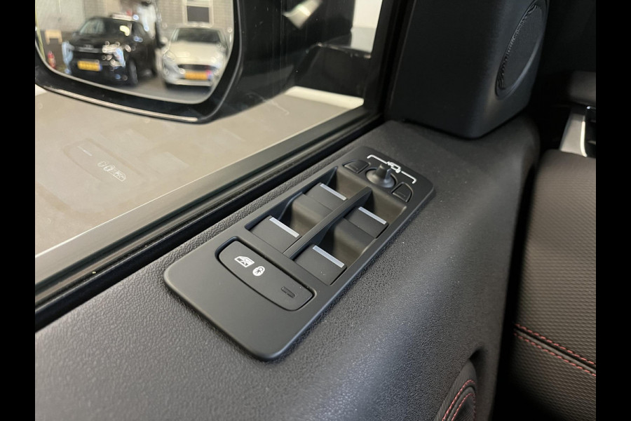Land Rover Discovery Sport P200 2.0 R-Dynamic S | Leder | Panorama dak | Navigatie | 19"Lichtmetalen velgen | Camera | Parkeer sensoren | Blackpack