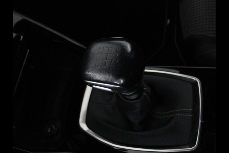 Peugeot 208 1.2 PureTech GT-Line | Panoramadak | Carplay | Afneembare trekhaak | Cruise control | Full LED | Navigatie | Camera | Sfeerverlichting