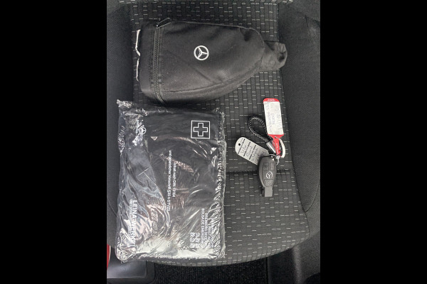 Mercedes-Benz Vito 114 CDI Extra Lang Airco - Cruise control - Navigatie full map - Achteruitrijcamera - Zijschuifdeur rechts - Parkeersensoren voor en achter - Trekhaak - Aluminium trap - zeer nette bus