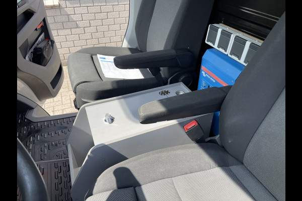 Volkswagen Crafter 35 2.0 TDI 140pk L3H3 ( voorheen L2H2 ) Comfortline / vaste prijs rijklaar € 20.950 ex btw / Sortimo ingerichte laadruimte met Victron omvormer / airco / cruise / navi / camera / trekhaak !