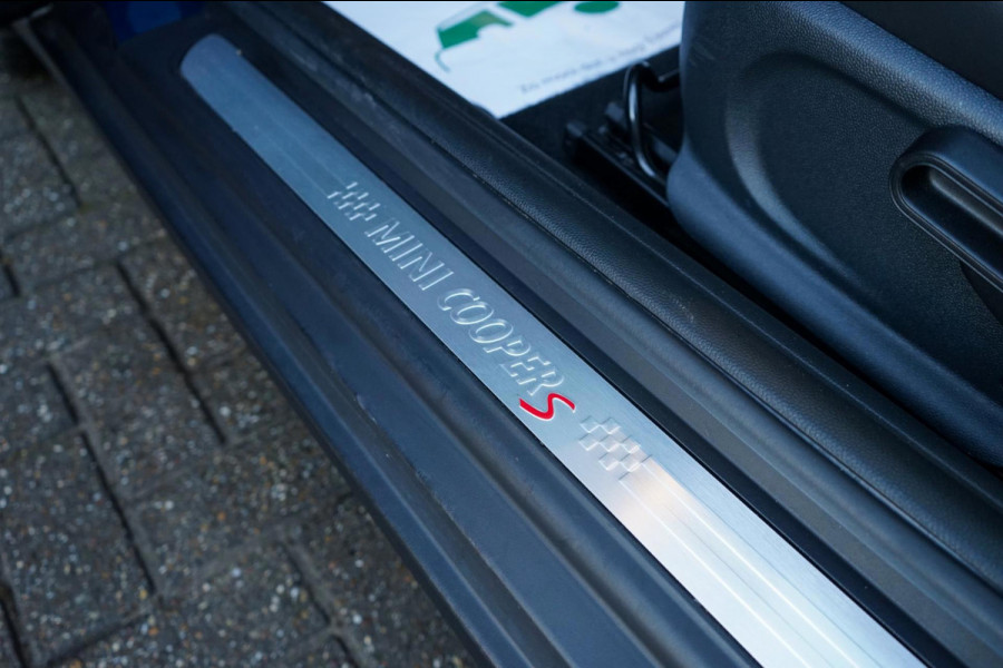 MINI Cooper S 2.0 Chili Panorama, Union-jack LED Achter, Parkeersensoren, LED, Sportstoelen, Cruisecontrol, 17 inch LM Velgen