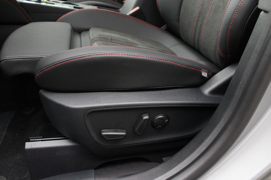 Ford Kuga 2.5 PHEV ST-Line X | 243pk Wegklapbare Trekhaak | Winterpack | Panorama dak | 19 inch velgen | Technology Pack | Solar Silver | Voorraad!