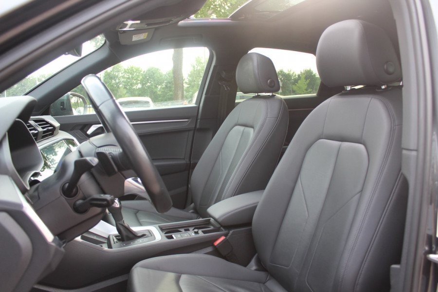 Audi Q3 Sportback 45 TFSI quattro edition one / Trekhaak / Panoramadak / Camera / Leder / 20'' / Matrix LED / Navigatie / Stoelverwarming / DAB / ACC
