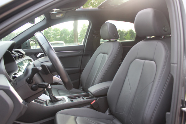 Audi Q3 Sportback 45 TFSI quattro edition one / Trekhaak / Panoramadak / Camera / Leder / 20'' / Matrix LED / Navigatie / Stoelverwarming / DAB / ACC