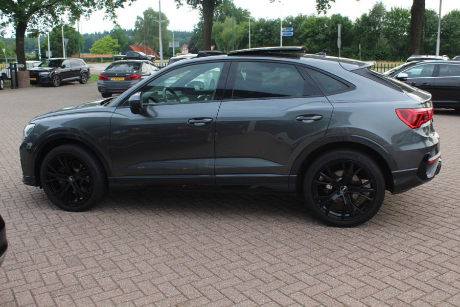 Audi Q3 Sportback 45 TFSI quattro edition one / Trekhaak / Panoramadak / Camera / Leder / 20'' / Matrix LED / Navigatie / Stoelverwarming / DAB / ACC