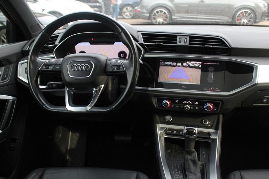 Audi Q3 Sportback 45 TFSI quattro edition one / Trekhaak / Panoramadak / Camera / Leder / 20'' / Matrix LED / Navigatie / Stoelverwarming / DAB / ACC
