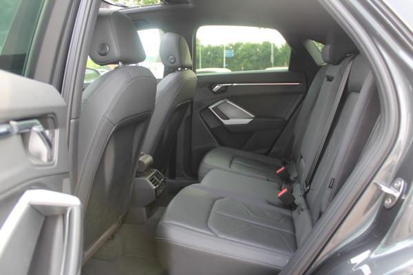 Audi Q3 Sportback 45 TFSI quattro edition one / Trekhaak / Panoramadak / Camera / Leder / 20'' / Matrix LED / Navigatie / Stoelverwarming / DAB / ACC