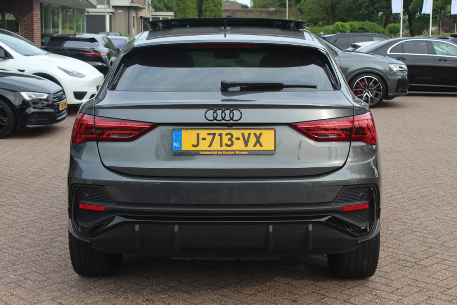 Audi Q3 Sportback 45 TFSI quattro edition one / Trekhaak / Panoramadak / Camera / Leder / 20'' / Matrix LED / Navigatie / Stoelverwarming / DAB / ACC