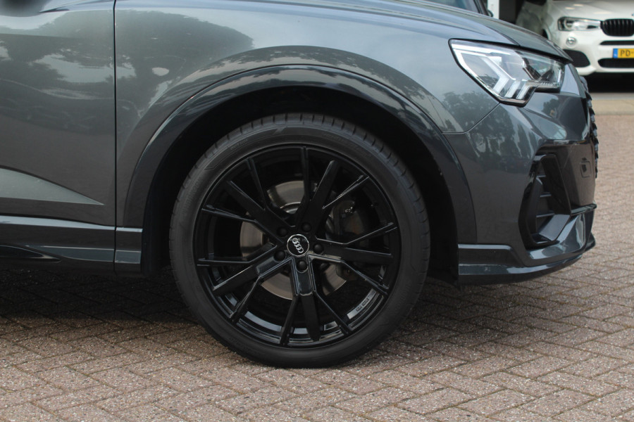 Audi Q3 Sportback 45 TFSI quattro edition one / Trekhaak / Panoramadak / Camera / Leder / 20'' / Matrix LED / Navigatie / Stoelverwarming / DAB / ACC