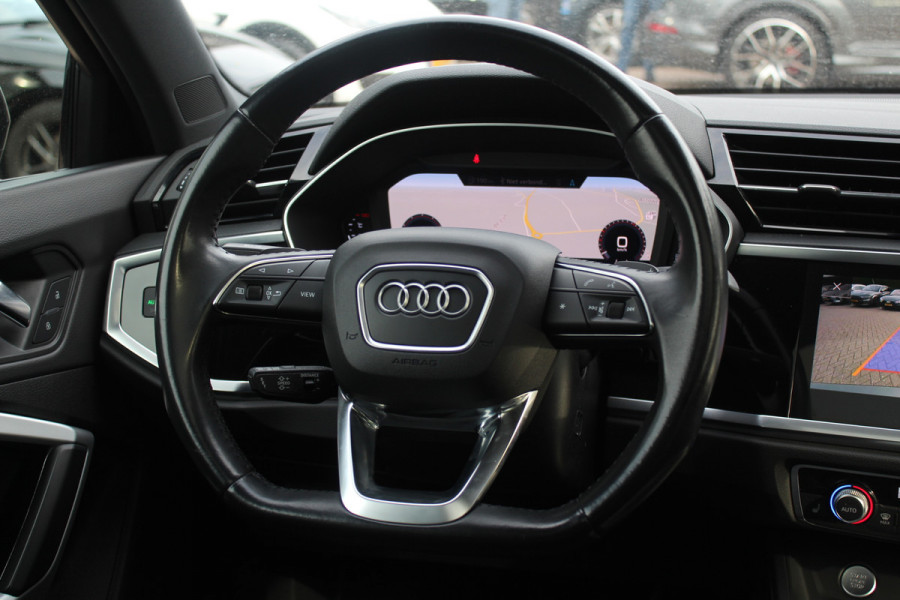Audi Q3 Sportback 45 TFSI quattro edition one / Trekhaak / Panoramadak / Camera / Leder / 20'' / Matrix LED / Navigatie / Stoelverwarming / DAB / ACC
