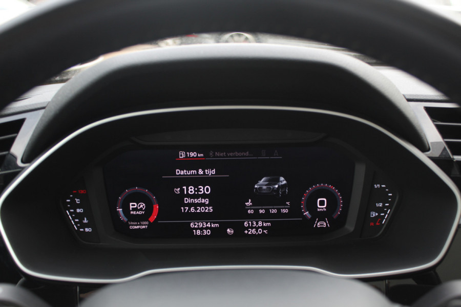 Audi Q3 Sportback 45 TFSI quattro edition one / Trekhaak / Panoramadak / Camera / Leder / 20'' / Matrix LED / Navigatie / Stoelverwarming / DAB / ACC