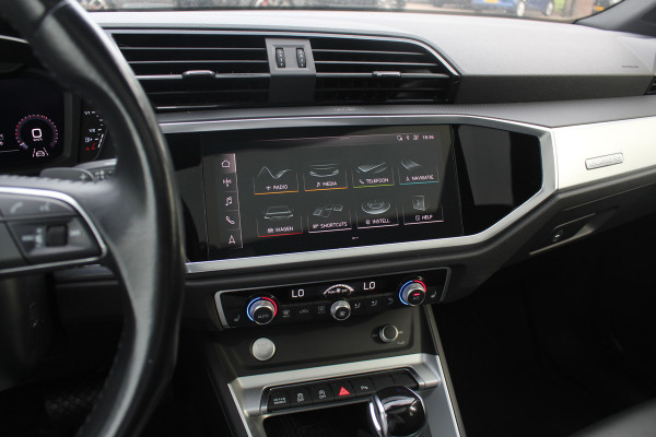 Audi Q3 Sportback 45 TFSI quattro edition one / Trekhaak / Panoramadak / Camera / Leder / 20'' / Matrix LED / Navigatie / Stoelverwarming / DAB / ACC