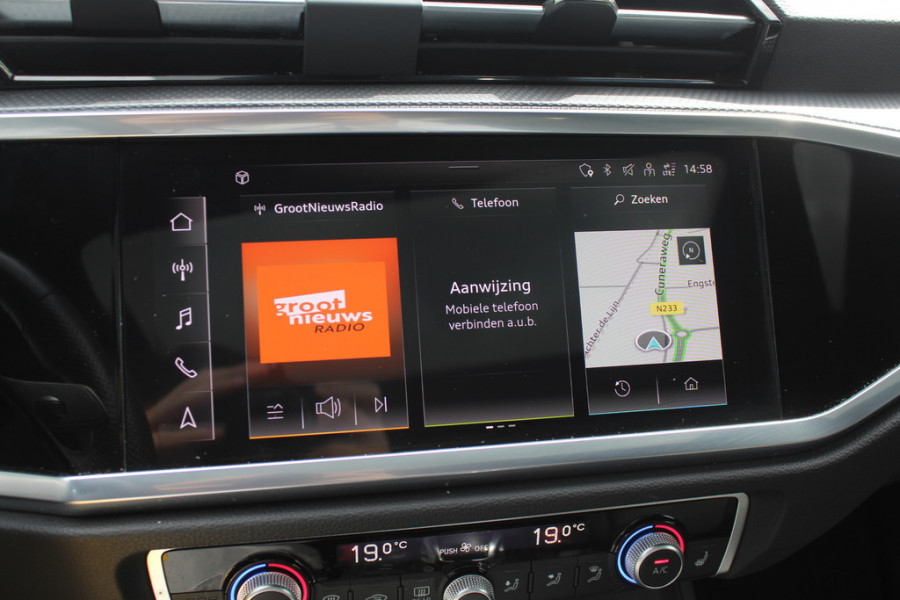 Audi Q3 Sportback 45 TFSI quattro edition one / Trekhaak / Panoramadak / Camera / Leder / 20'' / Matrix LED / Navigatie / Stoelverwarming / DAB / ACC