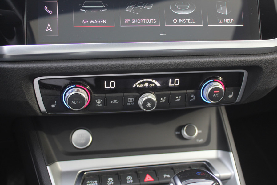 Audi Q3 Sportback 45 TFSI quattro edition one / Trekhaak / Panoramadak / Camera / Leder / 20'' / Matrix LED / Navigatie / Stoelverwarming / DAB / ACC