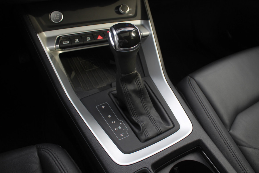 Audi Q3 Sportback 45 TFSI quattro edition one / Trekhaak / Panoramadak / Camera / Leder / 20'' / Matrix LED / Navigatie / Stoelverwarming / DAB / ACC