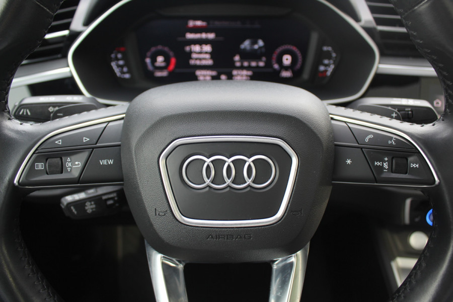 Audi Q3 Sportback 45 TFSI quattro edition one / Trekhaak / Panoramadak / Camera / Leder / 20'' / Matrix LED / Navigatie / Stoelverwarming / DAB / ACC