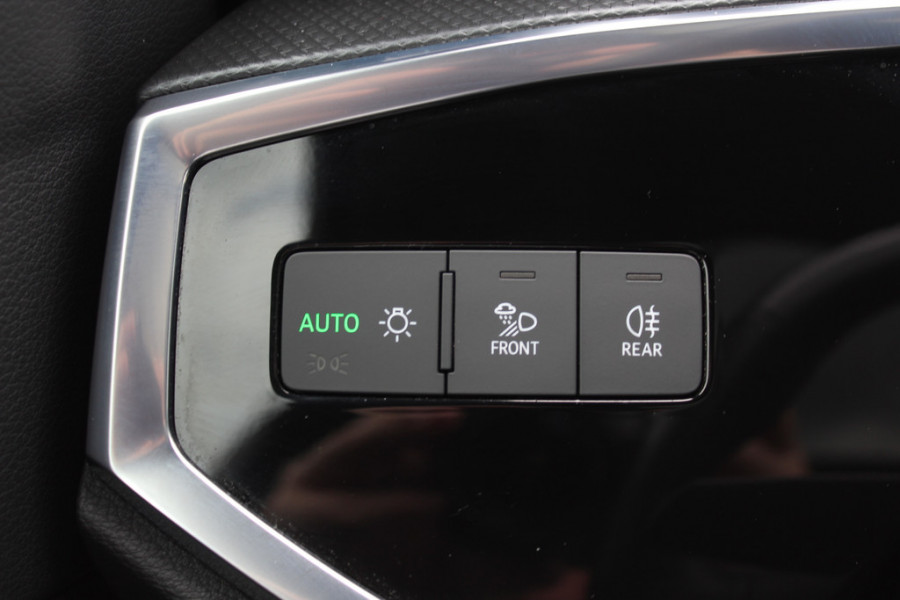 Audi Q3 Sportback 45 TFSI quattro edition one / Trekhaak / Panoramadak / Camera / Leder / 20'' / Matrix LED / Navigatie / Stoelverwarming / DAB / ACC