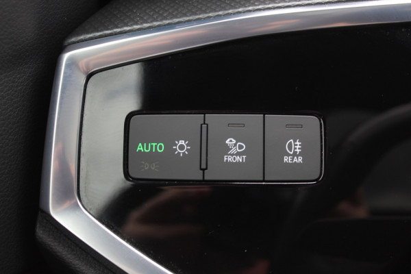 Audi Q3 Sportback 45 TFSI quattro edition one / Trekhaak / Panoramadak / Camera / Leder / 20'' / Matrix LED / Navigatie / Stoelverwarming / DAB / ACC