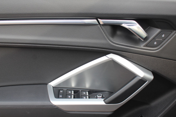 Audi Q3 Sportback 45 TFSI quattro edition one / Trekhaak / Panoramadak / Camera / Leder / 20'' / Matrix LED / Navigatie / Stoelverwarming / DAB / ACC