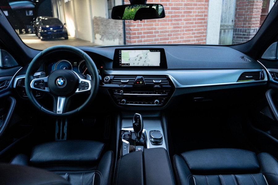 BMW 5 Serie 530e High Executive M-Sport 360 / HUD / B&W