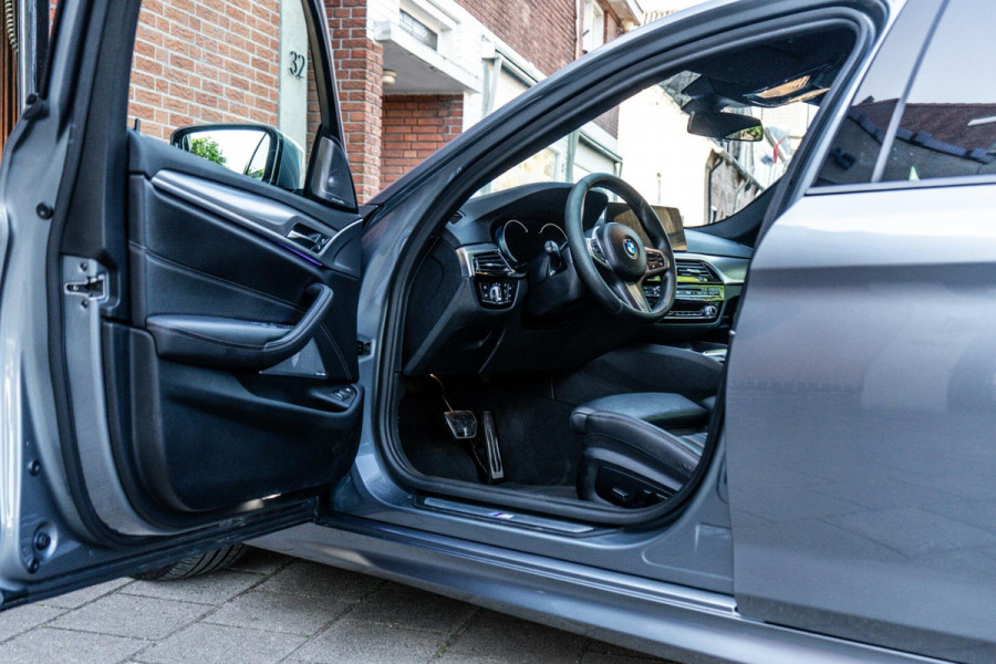 BMW 5 Serie 530e High Executive M-Sport 360 / HUD / B&W