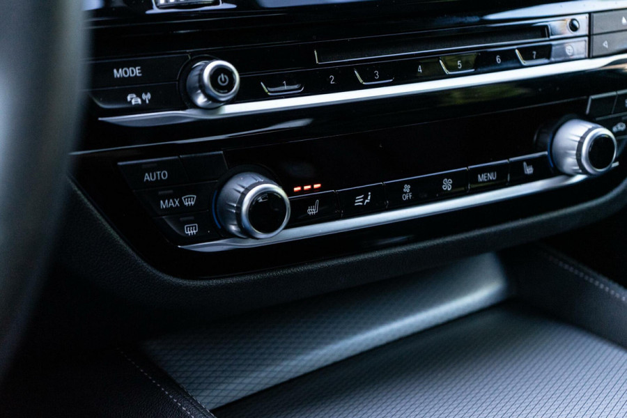 BMW 5 Serie 530e High Executive M-Sport 360 / HUD / B&W
