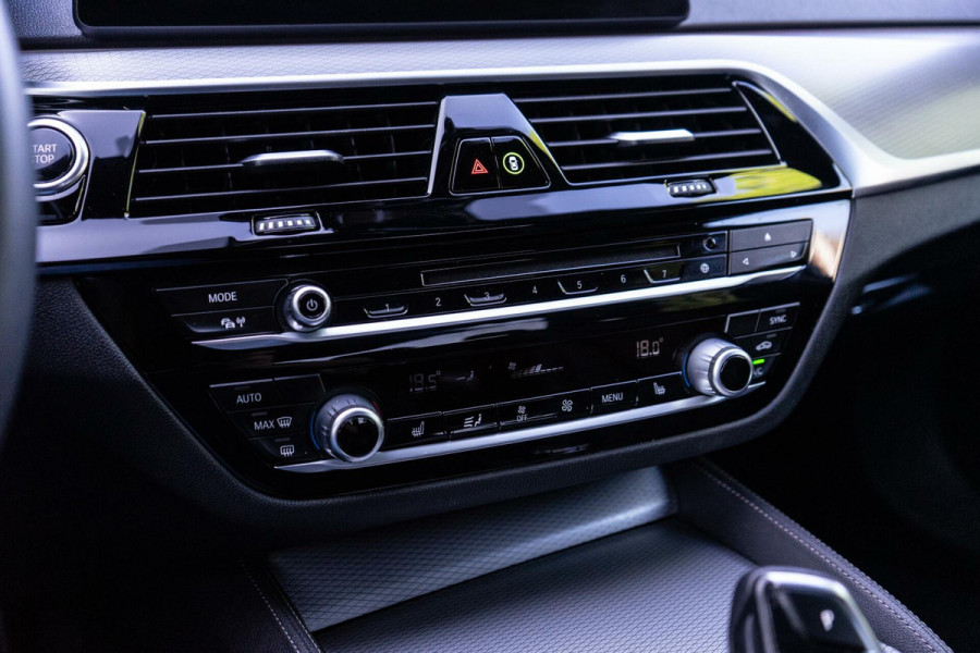 BMW 5 Serie 530e High Executive M-Sport 360 / HUD / B&W
