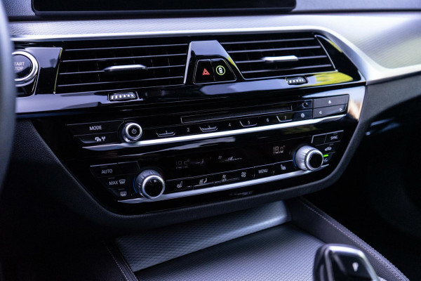 BMW 5 Serie 530e High Executive M-Sport 360 / HUD / B&W