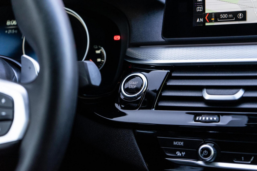 BMW 5 Serie 530e High Executive M-Sport 360 / HUD / B&W