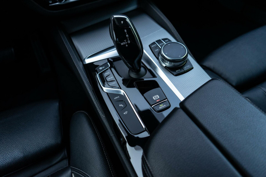 BMW 5 Serie 530e High Executive M-Sport 360 / HUD / B&W