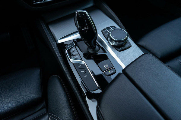 BMW 5 Serie 530e High Executive M-Sport 360 / HUD / B&W
