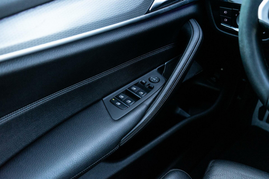 BMW 5 Serie 530e High Executive M-Sport 360 / HUD / B&W