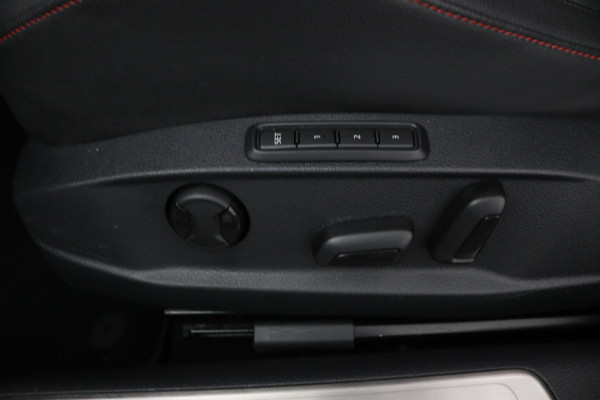 Volkswagen Golf 2.0TSI GTI *PANO*LEER*ACC*LED*DCC*KEYLESS*CAM*NAVI