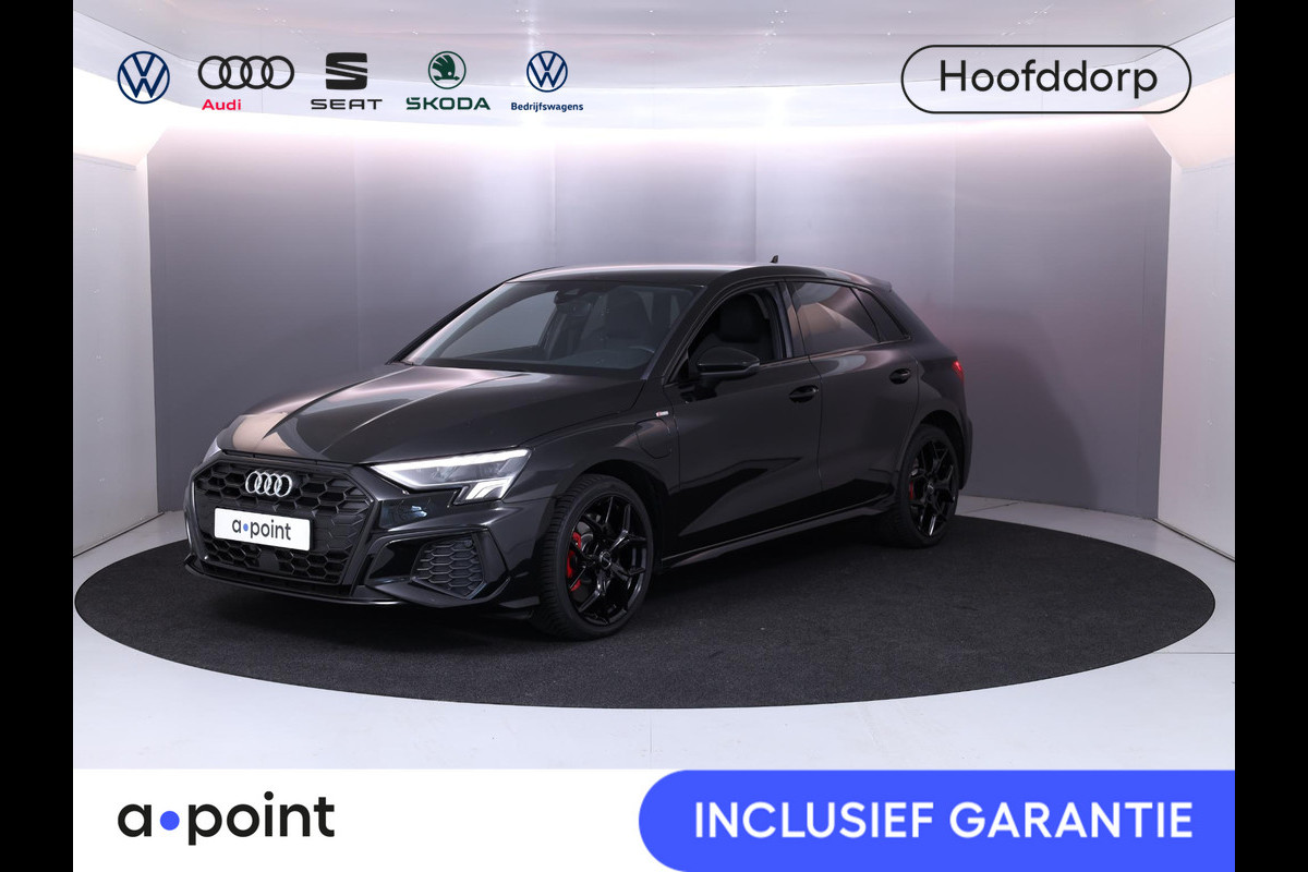 Audi A3 Sportback 45 TFSI e S edition 245 pk S-tronic Plug in Hybrid | |18'LM-VELGEN Navigatie via App | Parkeersensoren achter | Achteruitrijcamera | Cruise control | Full-LED koplampen |Private lease vanaf € 697,- pm Audi A3 Sportback 45 TFSI e S edition 245 pk S-tronic Plug in Hybrid | |18'LM-VELGEN Navigatie via App | Parkeersensoren achter | Achteruitrijcamera | Cruise control | Full-LED koplampen |Private lease vanaf € 697,- pm