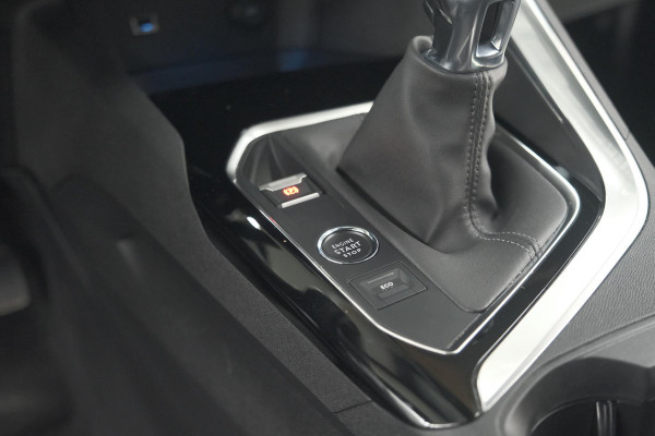 Peugeot 3008 PureTech 130 Allure Pack Business | Camera | Elektrische Kofferklep | Dodehoekdetectie | Apple Carplay