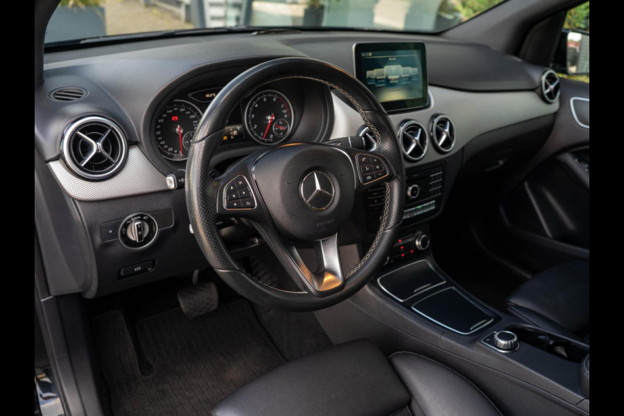 Mercedes-Benz B-Klasse 180 Ambition / LED / Sensoren / Leer / Navi / Cruise control / 18 inch