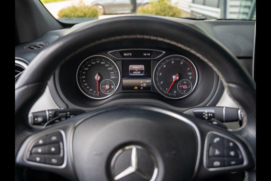 Mercedes-Benz B-Klasse 180 Ambition / LED / Sensoren / Leer / Navi / Cruise control / 18 inch