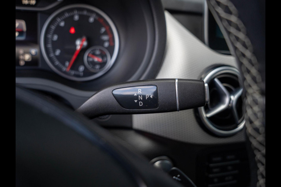 Mercedes-Benz B-Klasse 180 Ambition / LED / Sensoren / Leer / Navi / Cruise control / 18 inch