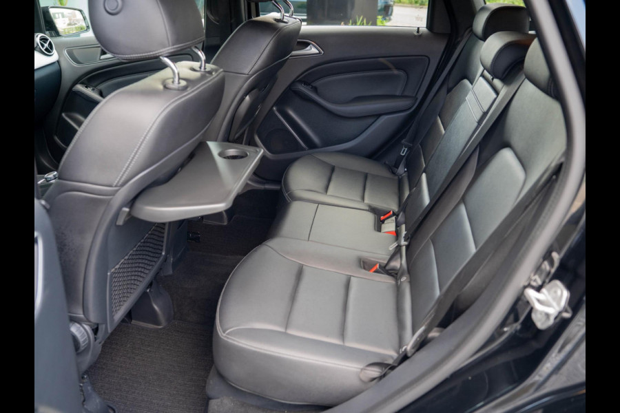 Mercedes-Benz B-Klasse 180 Ambition / LED / Sensoren / Leer / Navi / Cruise control / 18 inch