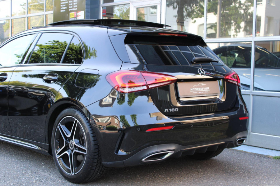 Mercedes-Benz A-Klasse 180 Business Solution AMG Pano Navi