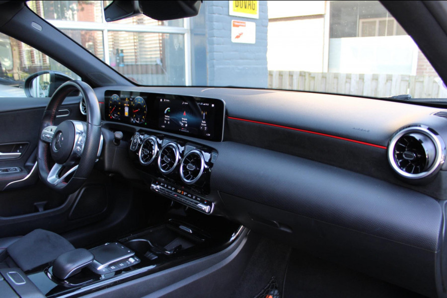 Mercedes-Benz A-Klasse 180 Business Solution AMG Pano Navi