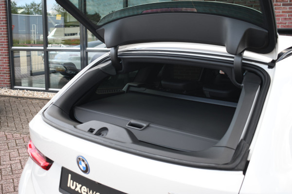 BMW 3 Serie Touring 330e M-Sport Pano ACC El-zetel HUD 19inch Camera Adp-onderstel
