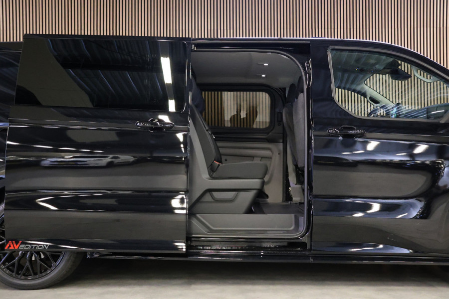 Ford Transit Custom 320 2.0 TDCI L2H1 DC Limited 170 PK | BPM VRIJ | ACC | Blind Spot | Navigatie | Camera | CarPlay | Lane Assist | Stoelverwarming Raptor Edition | NL Auto | 6-Zitter | Dubbel Cabine