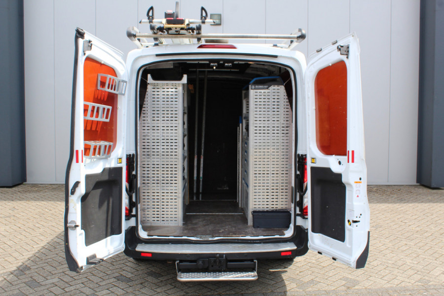 Ford Transit 290 2.0-105pk TDCI L2H2 Ambiente. Compleet ingerichte Ford Transit ! Camera, pdc v+a, airco, ladder achterd., opstaptrede met trekhaak, imperiaal met ladder, omvormer naar 220V, etc etc.