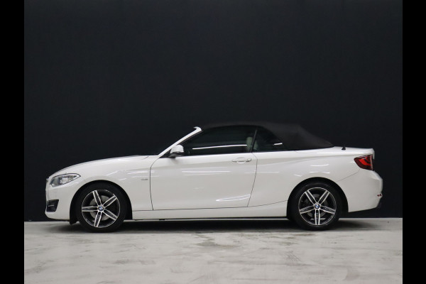 BMW 2 Serie Cabrio 220i High Executive [CAMERA, VOL LEDER, STOELVERWARMING, PDC V+A, BLUETOOTH, CRUISE, CLIMATE, NIEUWSTAAT]