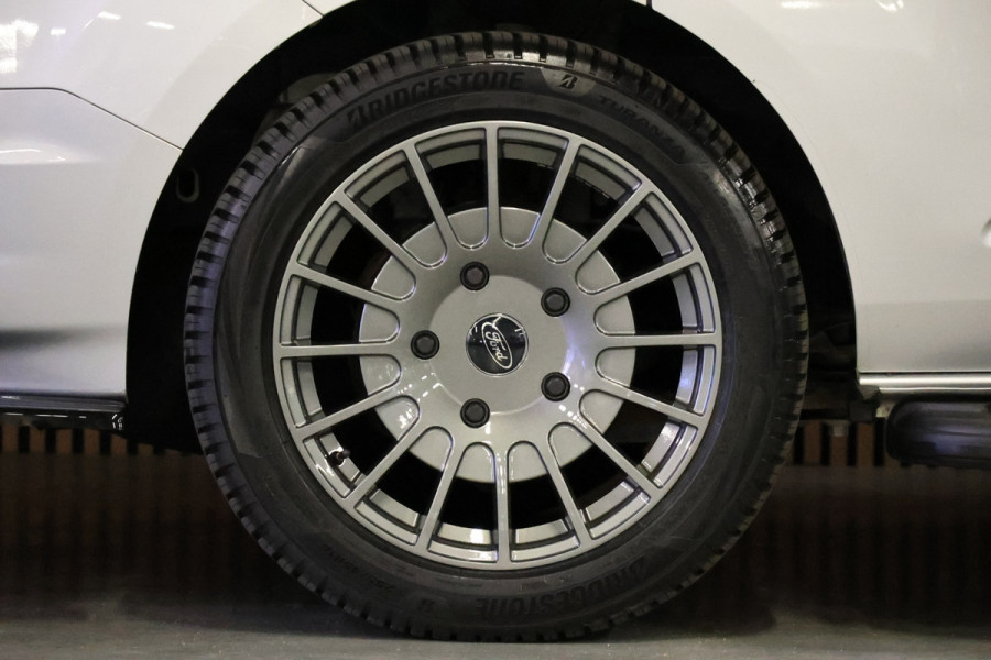 Ford Transit Custom 300 2.0 TDCI L2H1 Raptor Edition | CarPlay | Navigatie | Camera | Stoelverwarming | | DAB | 3-Zitter | Dealer onderhouden | Nieuwe APK